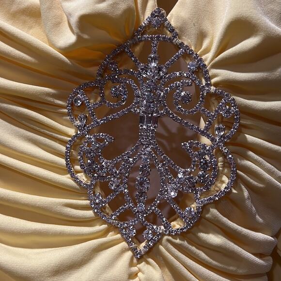 Yellow Cache’ Silk Crystal Detailed Gown size 2 - Picture 3 of 9